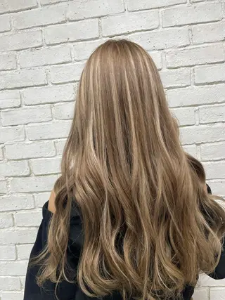 ロング カラー 艶ハイトーン👑♡ NATSUKIのヘアスタイル