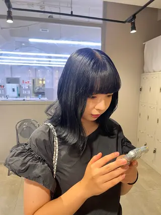 セミロング 寒色＆ブリーチ特化 寒色MiOのヘアスタイル