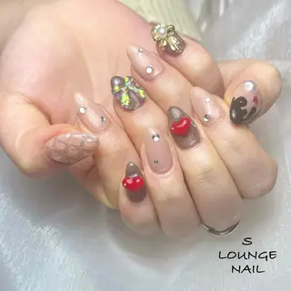ネイル S LOUNGE NAIL所属・パーツたくさん🍓 SUMIのネイルデザイン