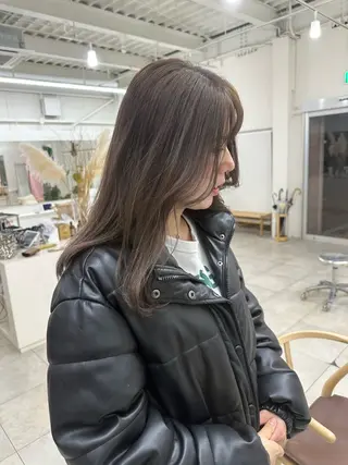 セミロング カラー 林 莉央のヘアスタイル