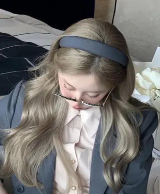 ロング にこ🐻‍❄️🫧 透明感カラー🤍のヘアスタイル