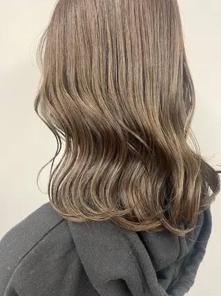 セミロング カラー natsumi / N°ariaのヘアスタイル