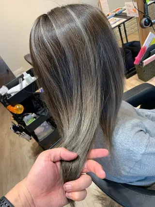 セミロング カラー 大久保 隆蔵のヘアスタイル