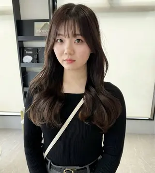 ロング カラー 小林 彩音のヘアスタイル