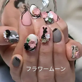 ネイル フラワー ムーンのネイルデザイン
