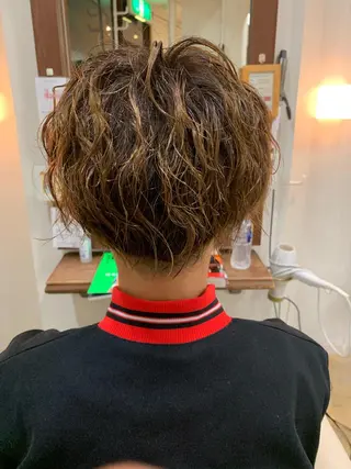 ショート カラー パーマ メンズ メンズサロン アソビ所属・【扱いやすいパーマ】 眞鍋拓己のヘアスタイル