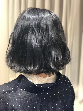 ショート カラー 梅田ハイトーン チダ ヒナノのヘアスタイル