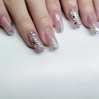 ミディアム ネイル クロキ 。のネイルデザイン