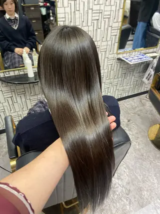 ロング 瀧下 唯のヘアスタイル