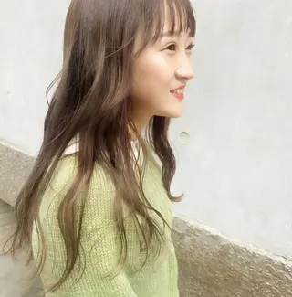 ロング カラー カジュアルを女っぽく 𝗮𝘆𝗮𝗰𝗼のヘアスタイル