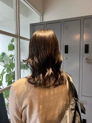 ミディアム カラー たきざわ ひなの／カラーモデルのヘアスタイル