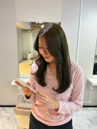 カラー ハナダ メイのヘアスタイル