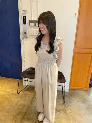 ロング カラー MIOベージュカラー 柔らかいカラーのヘアスタイル