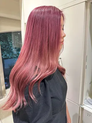 ロング カラー タイトボブ個性派カラ ーAKANEのヘアスタイル