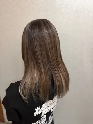 ロング 鈴木 彩女のヘアスタイル