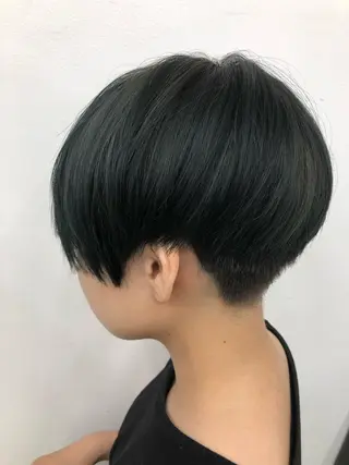ショート カラー 岩崎 裕司のヘアスタイル