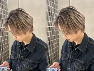 ショート メンズバレイヤージュ 斉藤春のヘアスタイル