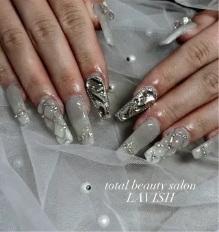 ネイル LAVISH nanamiのネイルデザイン