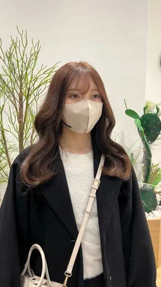 セミロング カラー ヘアアレンジ 𝑴𝑰𝑨🎀赤髪 /ピンク/髪質改善のヘアスタイル