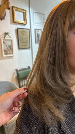 ロング 梅澤 舞のヘアスタイル