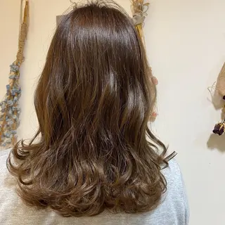ミディアム 長井 麻帆のヘアスタイル