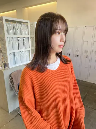 セミロング カラー 亀井 里奈のヘアスタイル