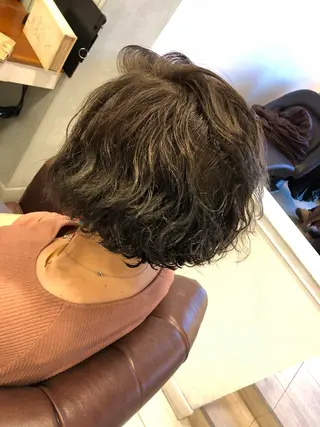 ショート カラー パーマ ブリーチカラー🌈 嘉名 真樹のヘアスタイル