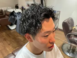 パーマ メンズ 絹村 健人のヘアスタイル