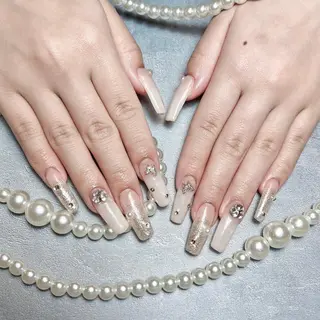 ネイル RAFFINE 月🦋🩵のネイルデザイン