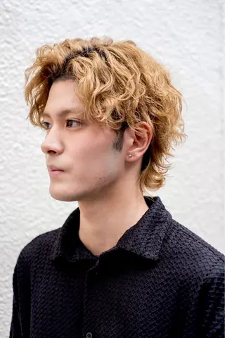 カラー パーマ メンズ 夏果⭐︎fifth 天神 海外風パーマのヘアスタイル