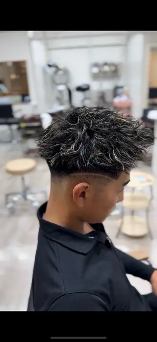 ショート カラー パーマ メンズ Chere ore 新金岡所属・ツイスパ/フェード /辻諒哉のヘアスタイル