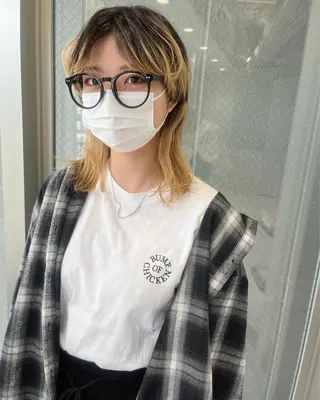 セミロング ウルフカット／吉村 桃子のヘアスタイル