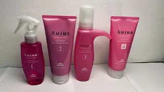 コウ チホウのヘアスタイル