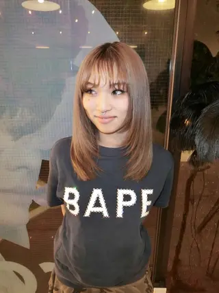 セミロング Hanaka🐈‍⬛ 海外×ニュアンスのヘアスタイル