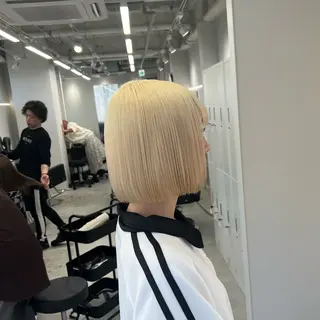 ミディアム maya レイヤーカットのヘアスタイル