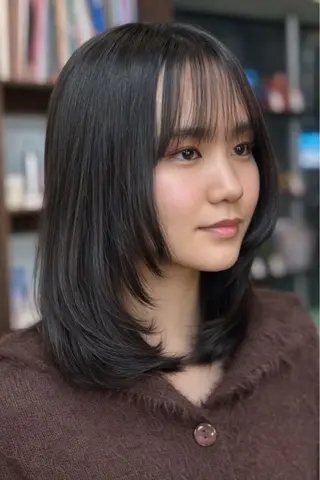 セミロング die schere Lob所属・脱白髪染め 木内優作のヘアスタイル