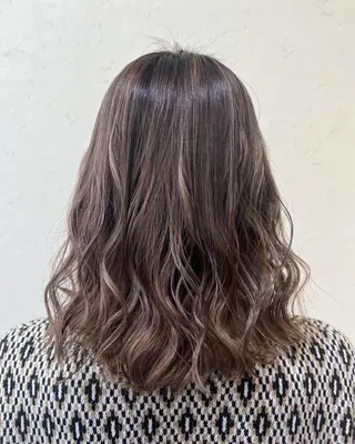 ミディアム カラー mana .のヘアスタイル