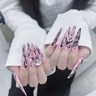 ネイル 𝑌𝑈𝑈𝐾𝐴 /ワンホン/量産型のネイルデザイン