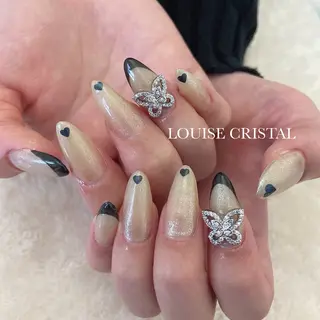 ネイル LOUISE CRYSTALのネイルデザイン