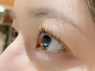 マツエク・マツパ マツエク&まつ毛カールサロン　バタフライ・ラッシュ所属・下がりまつ毛たるみ 専門サロン妙蓮寺駅のマツエク・マツパデザイン