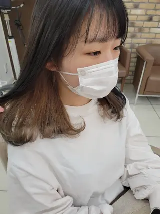 ミディアム カラー 羽エクステ🩷 🤍まき🤍のヘアスタイル