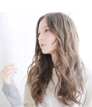 ロング カラー パーマ glow所属・山田 博仁のヘアスタイル