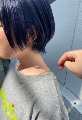 ショート カラー オカモト ミユウのヘアスタイル