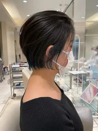 ショート カラー MODEks eau 佐藤優志のヘアスタイル