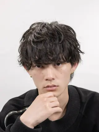 ショート カラー パーマ メンズ 【シャドウパーマ センターパート】義心のヘアスタイル