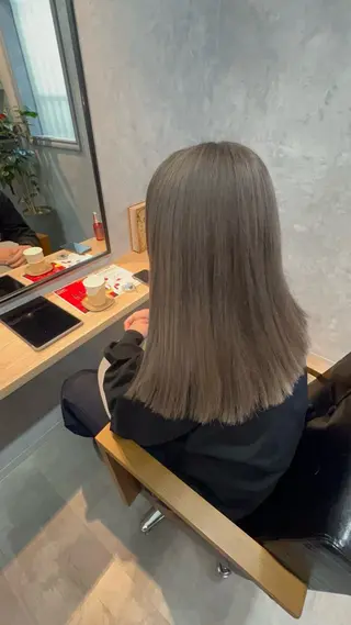 セミロング motoトップカラー リスト/ブリーチカラのヘアスタイル