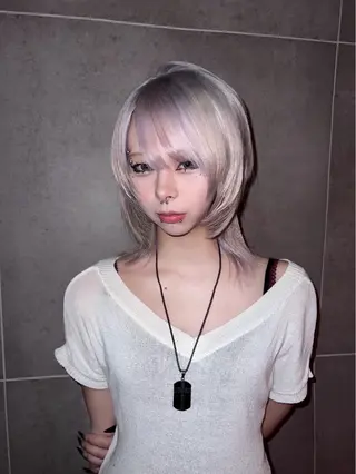 ミディアム AIRA/ブリーチ ‪/透明感カラーのヘアスタイル