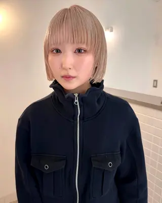 ショート カラー ミルクティーレイヤー Kaito🐩/栄のヘアスタイル