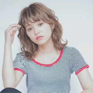 ミディアム カラー パーマ ヘアアレンジ 推し活専用 【派手髪】飯野ゆかりのヘアスタイル