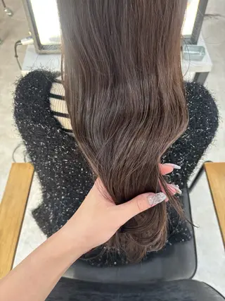 ロング Megu/ベージュ/ 透明感カラーのヘアスタイル